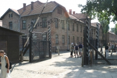 toegangspoort_auschwitz_1