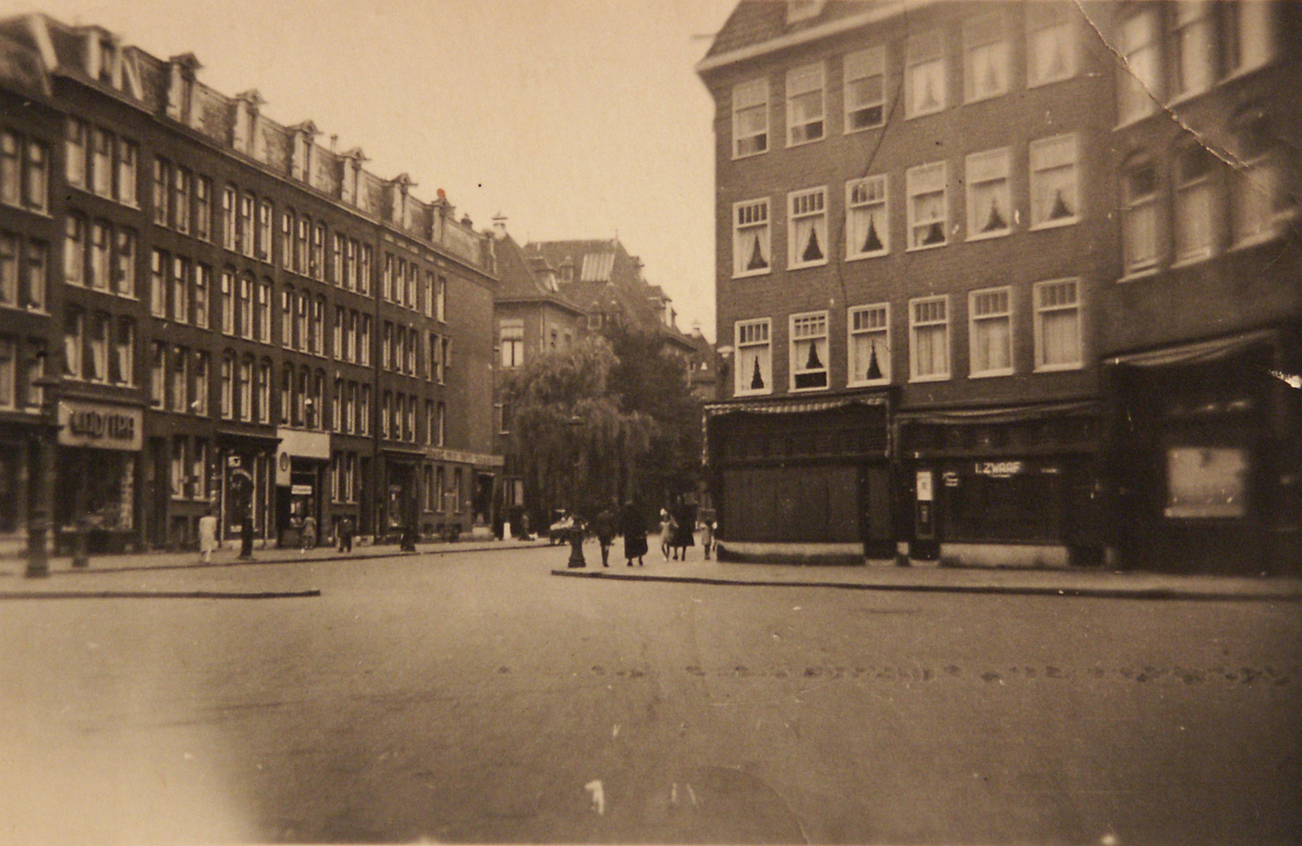 Beukenplein ca 1941, © Nathan F. Zwaaf, © joodsamsterdam.nl 