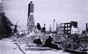 De gebombardeerde fabriek van Herzberger in Rotterdam_w